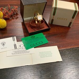 Elegant Gucci 1900L gold-tone bangle watch featuring a sleek square